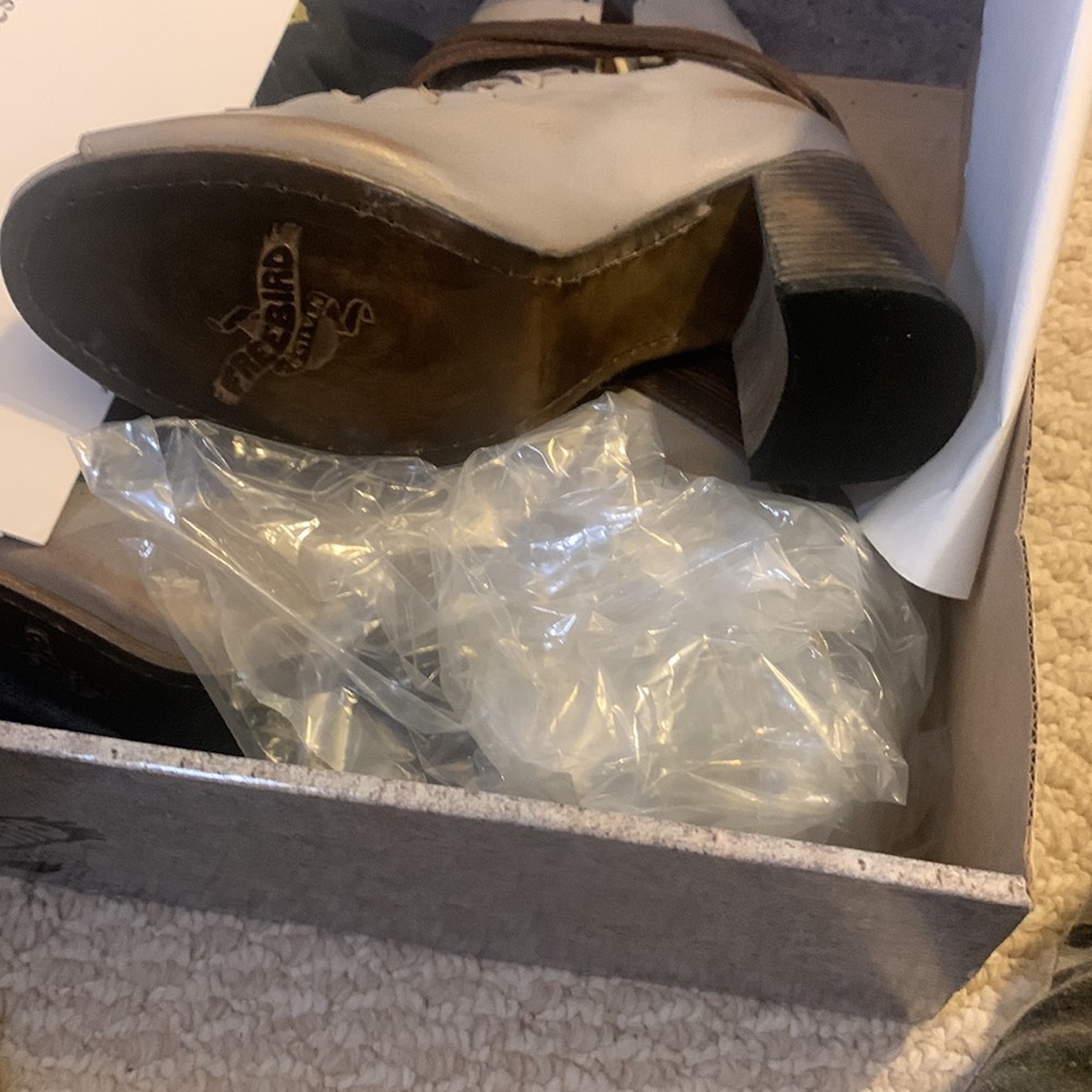 Freebird New in Box! Eagle Grey Multi! - Picture 3 of 5